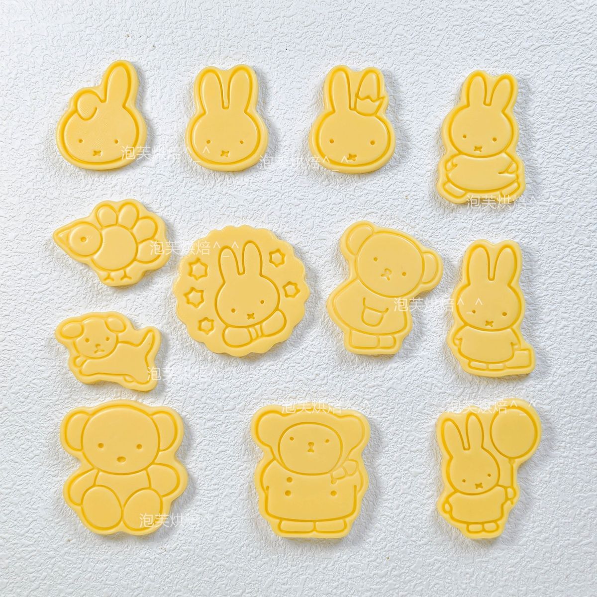 Kitchen Handy Gadgets - Cute 3D Press Cookie Mold with